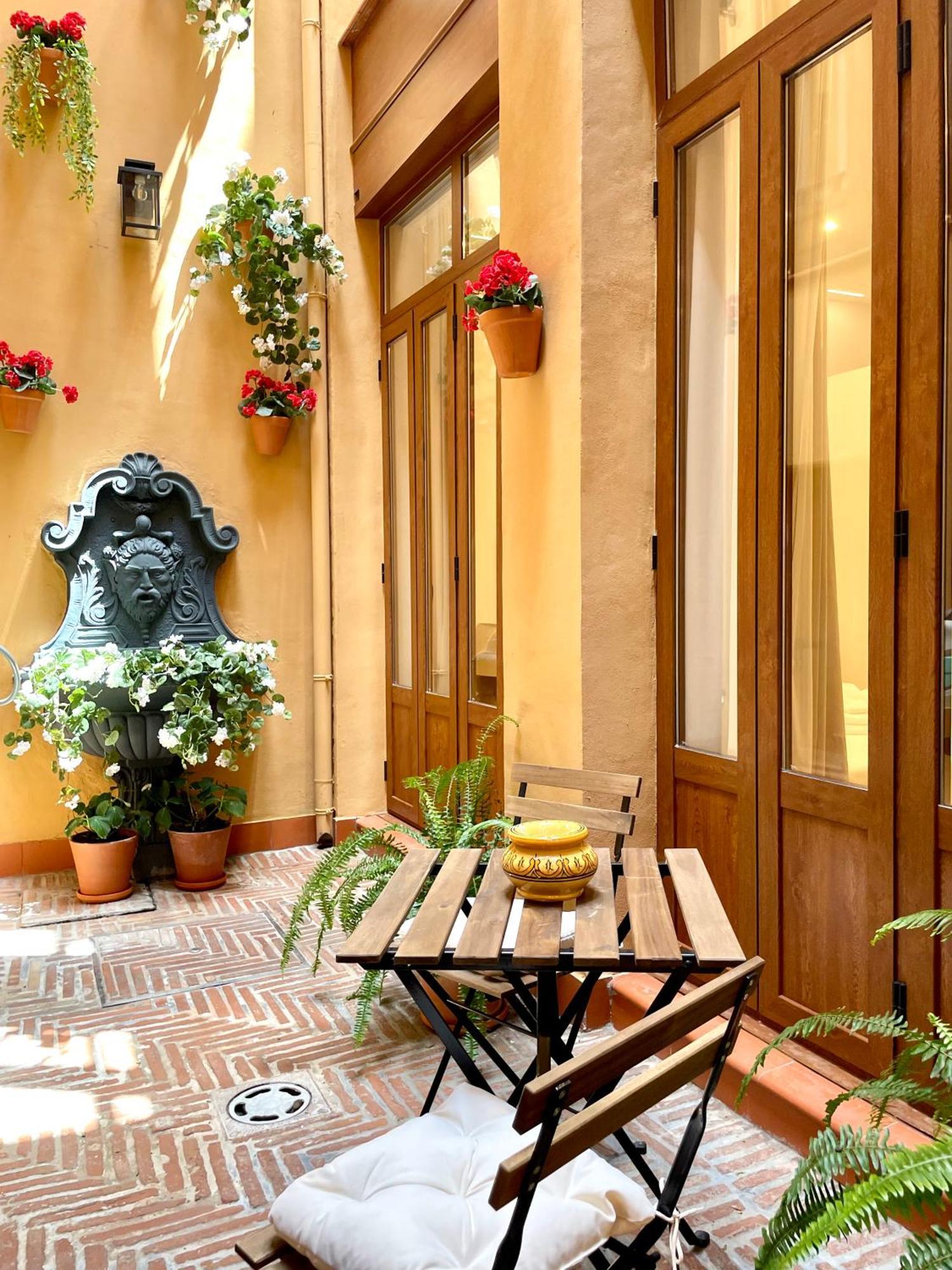 Piso Con Patio, 3 Habitaciones, En La Goleta Малага Екстериор снимка