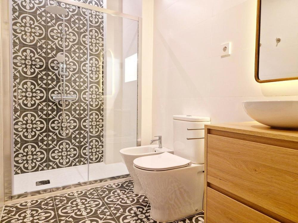 Piso Con Patio, 3 Habitaciones, En La Goleta Малага Екстериор снимка