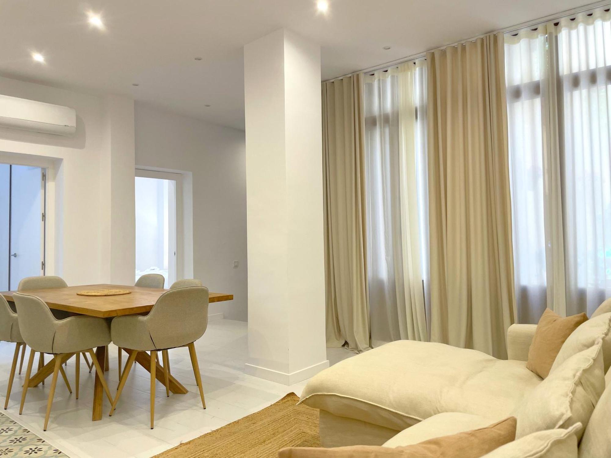 Piso Con Patio, 3 Habitaciones, En La Goleta Малага Екстериор снимка